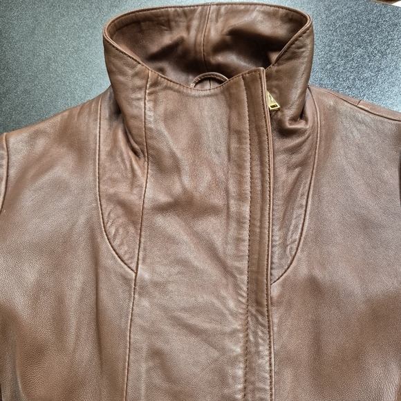 Tahari Women's Brown Lambskin Leather and Knit Zip-Front Cropped Jacket - Size M - Picture 6 of 13
